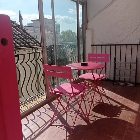 Apartament Studio Meuble Avec Terrasse En Centre Ville Béziers